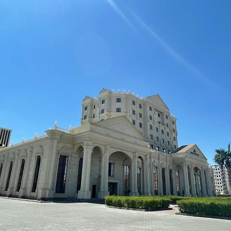 Sultan Palace Hotel Atyraū Exteriér fotografie The new building of the university