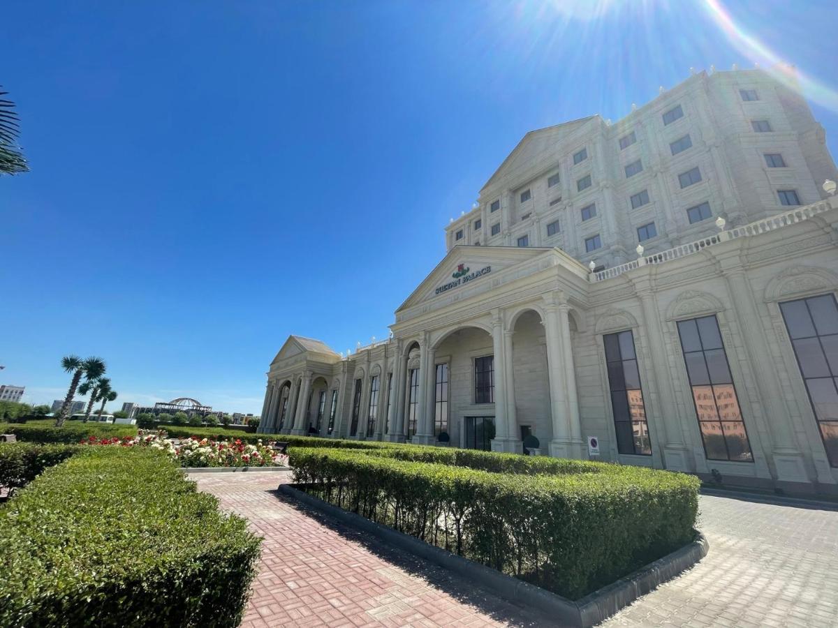 Sultan Palace Hotel Atyraū Exteriér fotografie The main building of the university