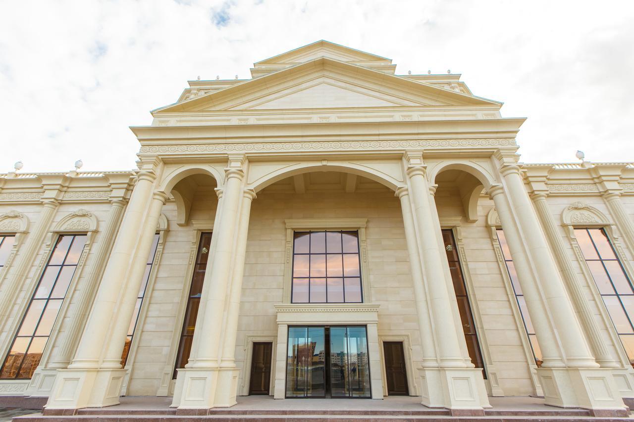 Sultan Palace Hotel Atyraū Exteriér fotografie The main entrance of the museum