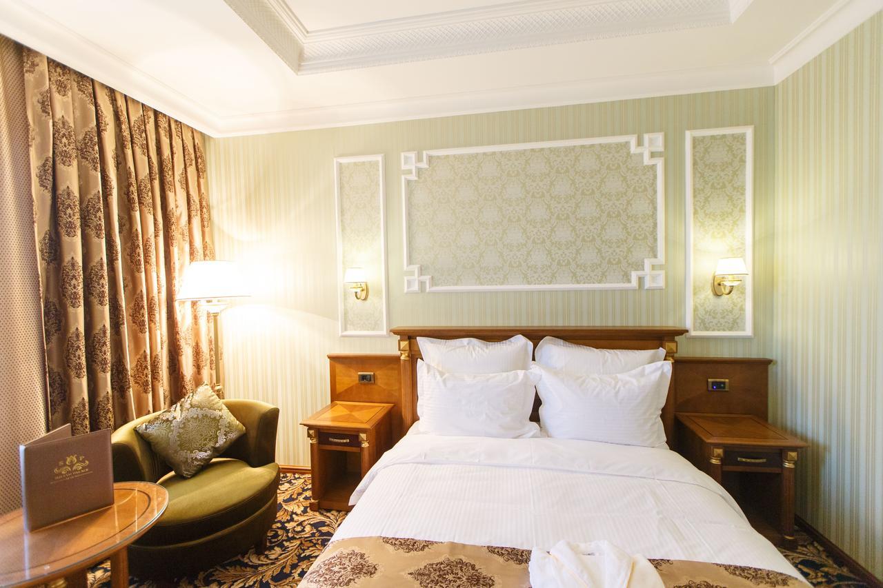 Sultan Palace Hotel Atyraū Exteriér fotografie A room in the hotel