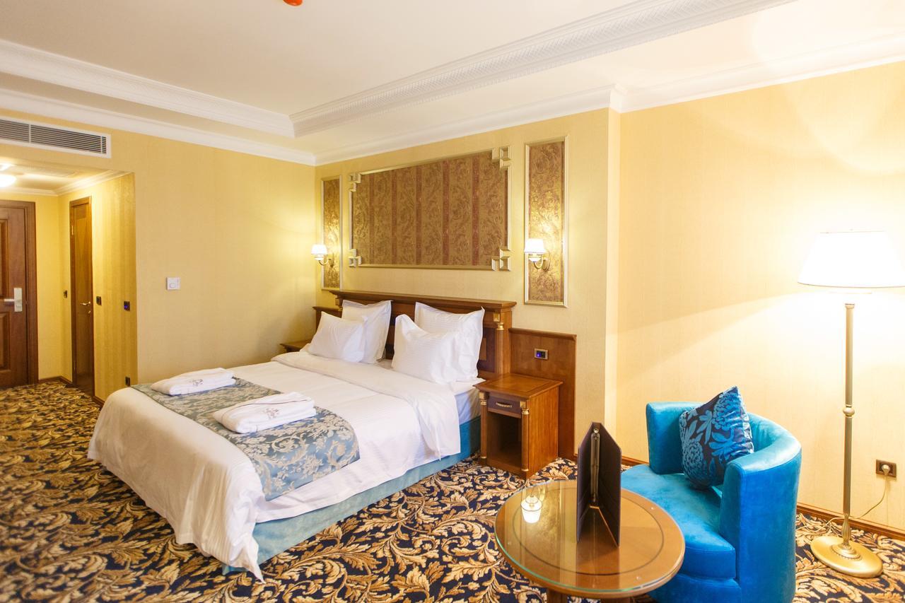 Sultan Palace Hotel Atyraū Exteriér fotografie A room at the hotel