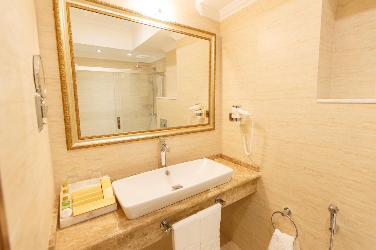 Sultan Palace Hotel Atyraū Exteriér fotografie Bathroom