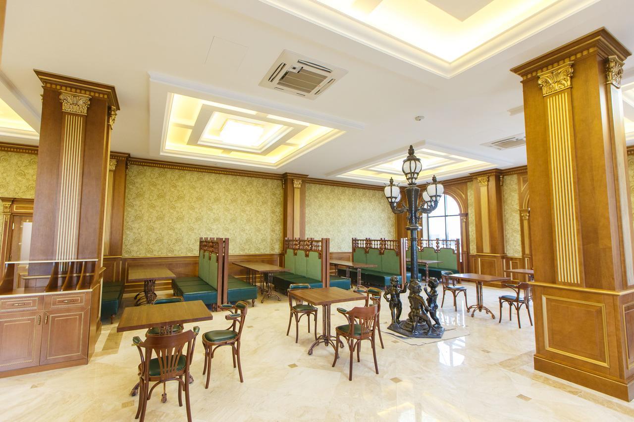 Sultan Palace Hotel Atyraū Exteriér fotografie The interior of the restaurant