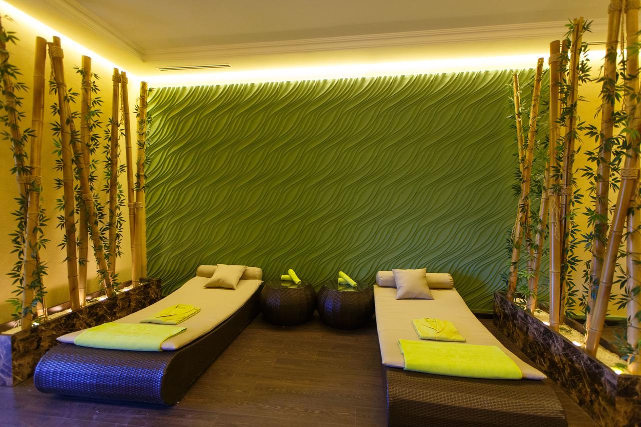 Sultan Palace Hotel Atyraū Exteriér fotografie A relaxation room at a spa