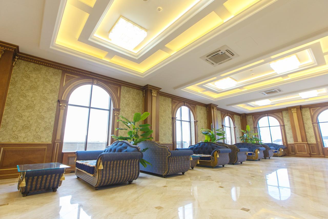 Sultan Palace Hotel Atyraū Exteriér fotografie The lobby of the hotel
