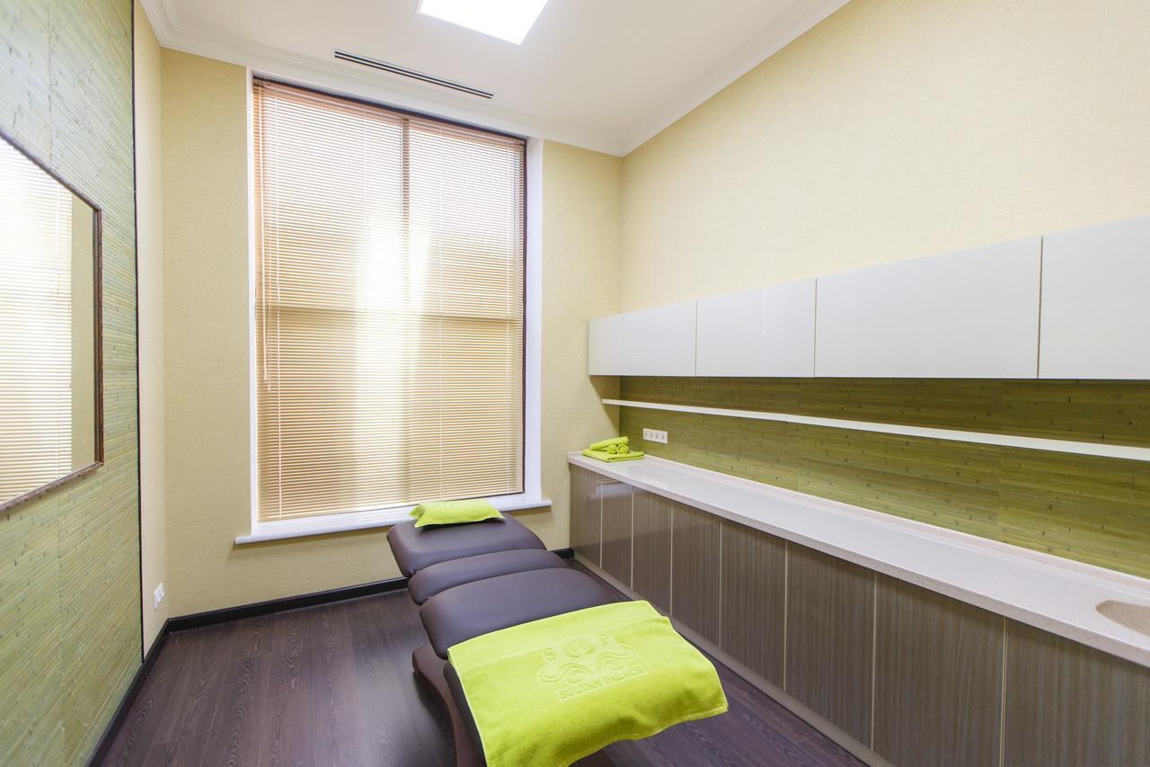 Sultan Palace Hotel Atyraū Exteriér fotografie A treatment room at the National Center for Complementary and Integrative Medicine