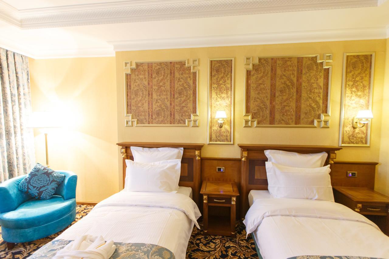 Sultan Palace Hotel Atyraū Exteriér fotografie A room at the hotel