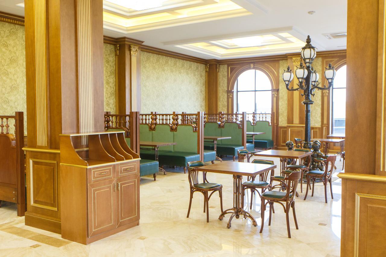 Sultan Palace Hotel Atyraū Exteriér fotografie The interior of the restaurant