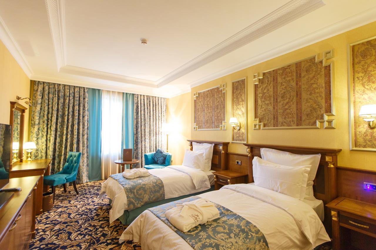Sultan Palace Hotel Atyraū Exteriér fotografie A room at the hotel