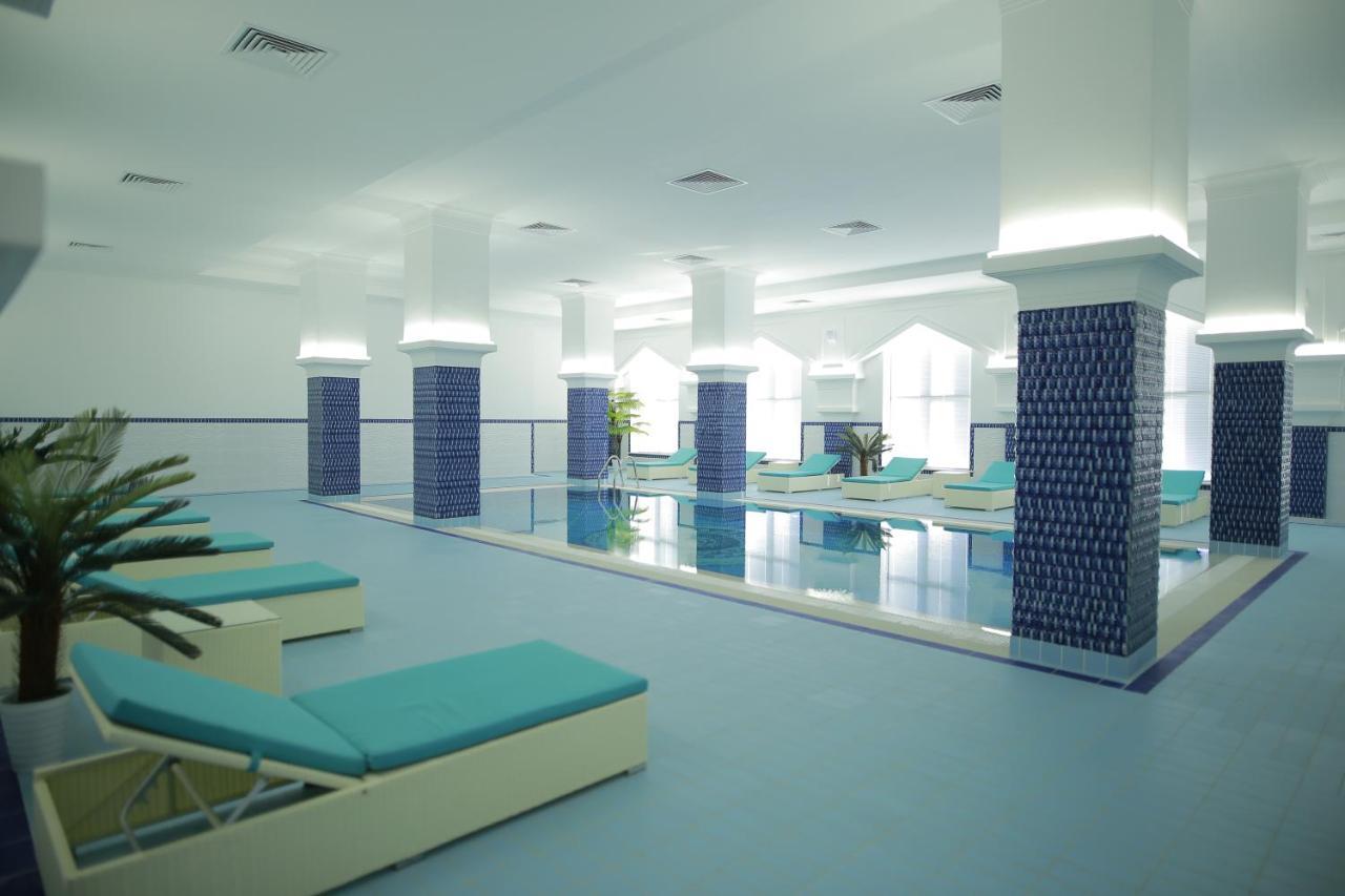 Sultan Palace Hotel Atyraū Exteriér fotografie The indoor pool