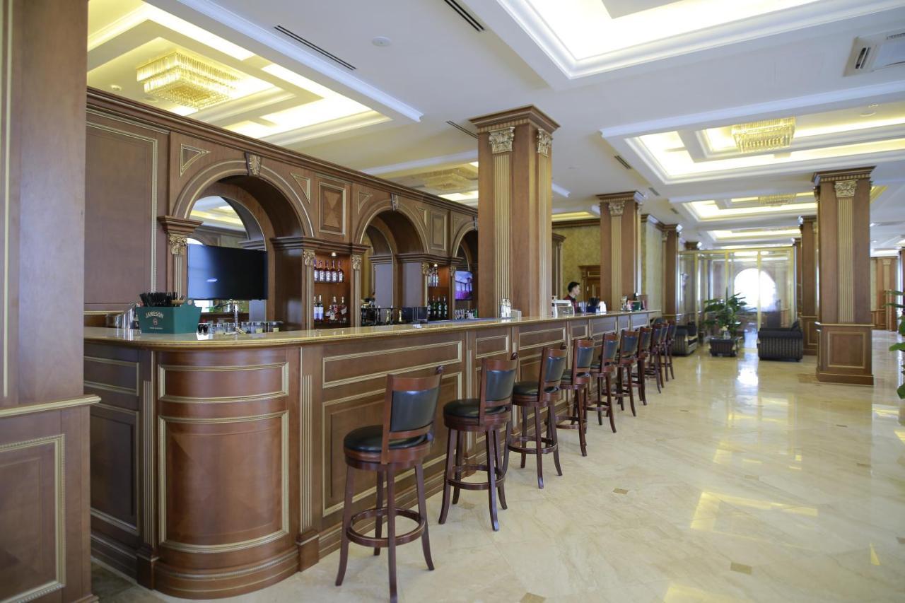 Sultan Palace Hotel Atyraū Exteriér fotografie The bar at the hotel